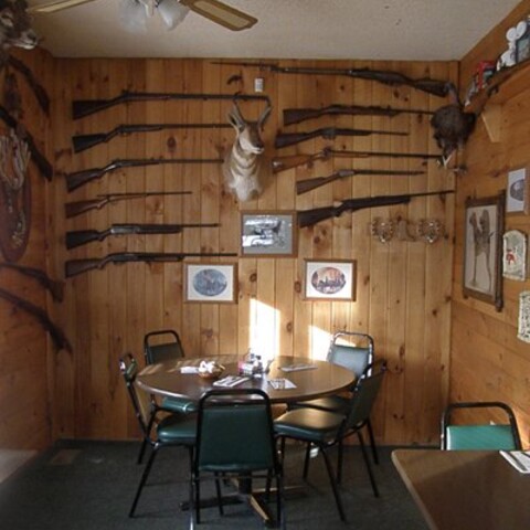 Table inside the Horseshoe Inn