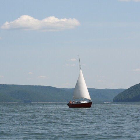 Sailing from Onoville Marina Park